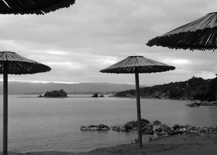 Path Beachfront Apartment *