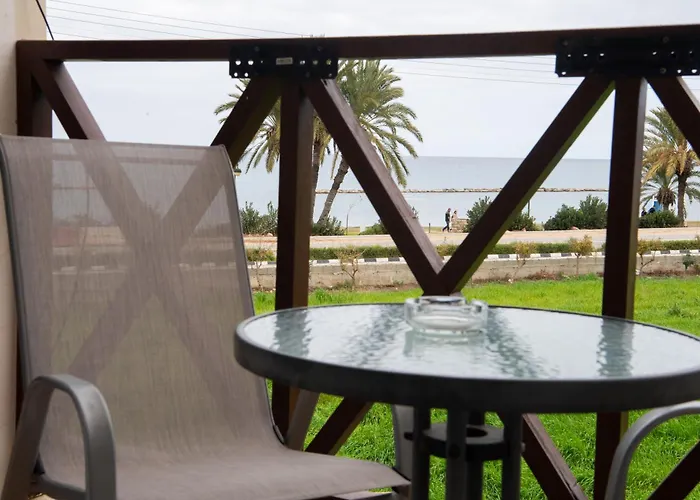 Path Beachfront Apartment *