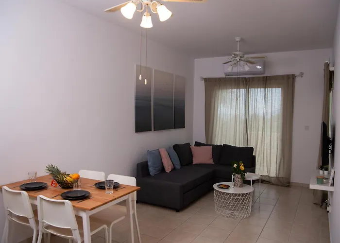 Path Beachfront Apartment *