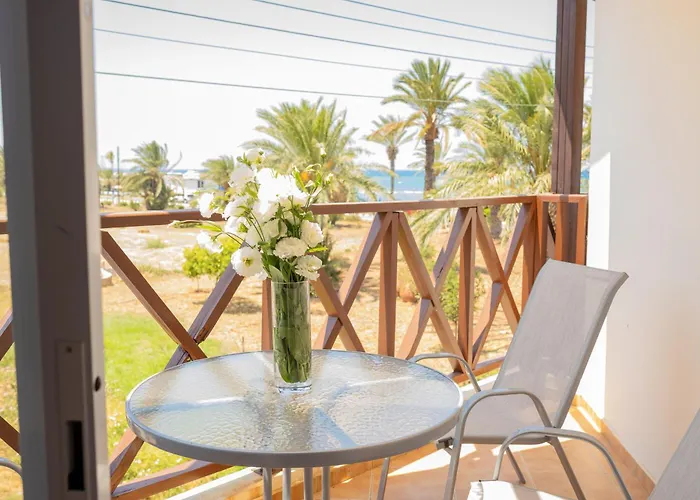 Path Beachfront Apartment *